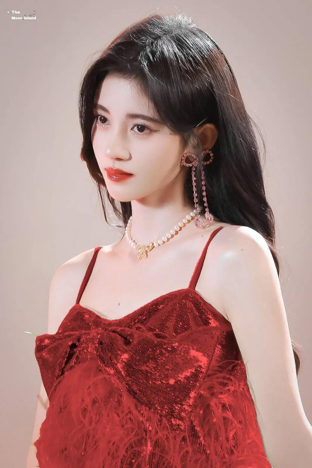 精美图集｜鞠婧祎造型大赏