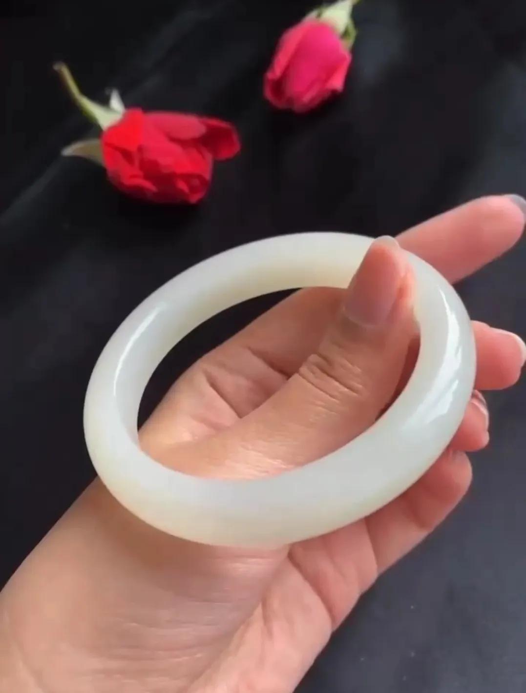 花了七千元买了一条价值二百元的和田玉手镯,擦亮眼睛别踩坑 第2张