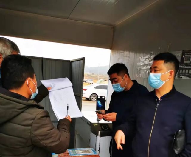 经开志愿红敲开群众“心门”，把牢疫情防控“安全门”