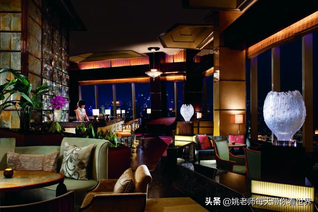 上海酒店的天花板