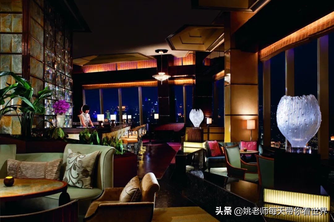 上海酒店的天花板