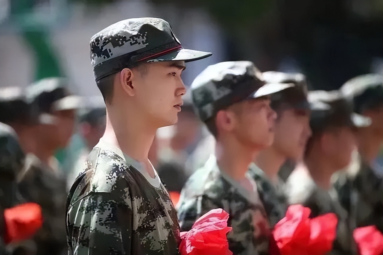 2022征兵传来好消息，达到条件的大学生，有望实现“带编入伍”