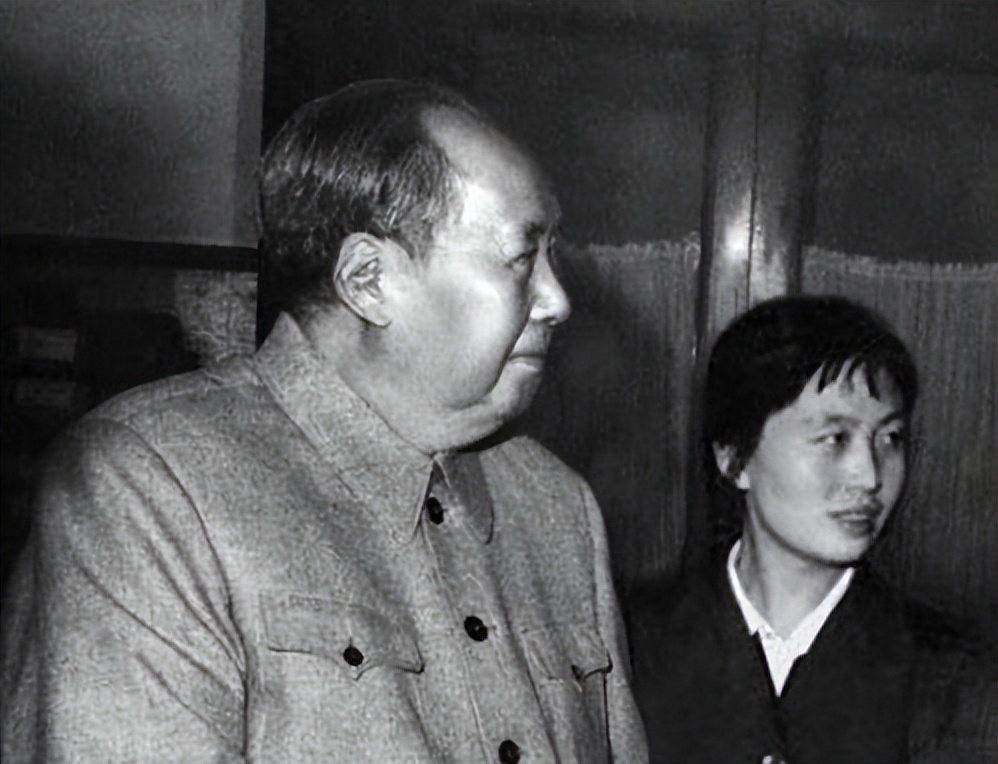 1972年，张玉凤生孩子后想辞职，毛主席却写信说：你要早点回来