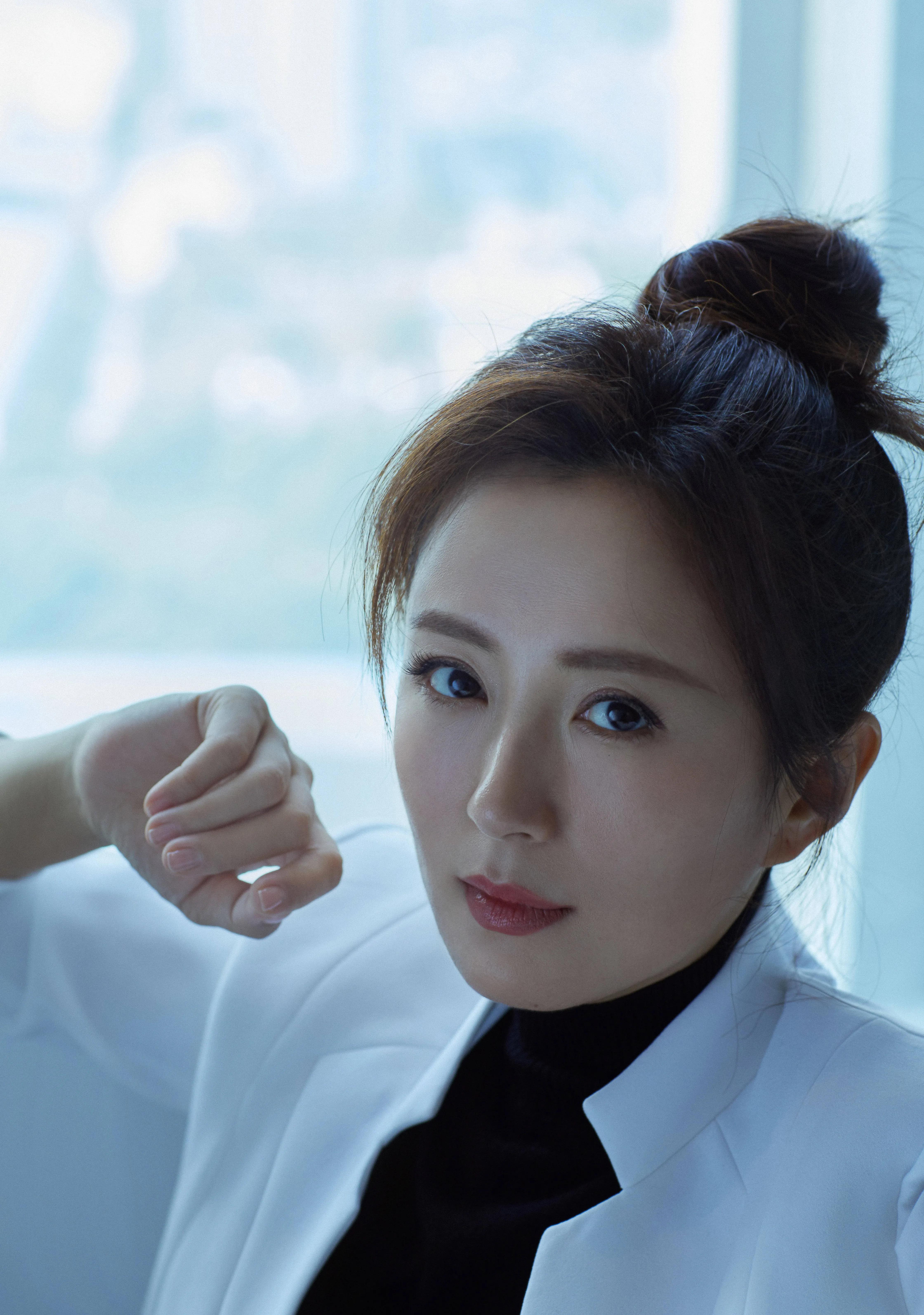 演员杨童舒,34岁在剧组意外怀孕,老公只是一个普通生意人