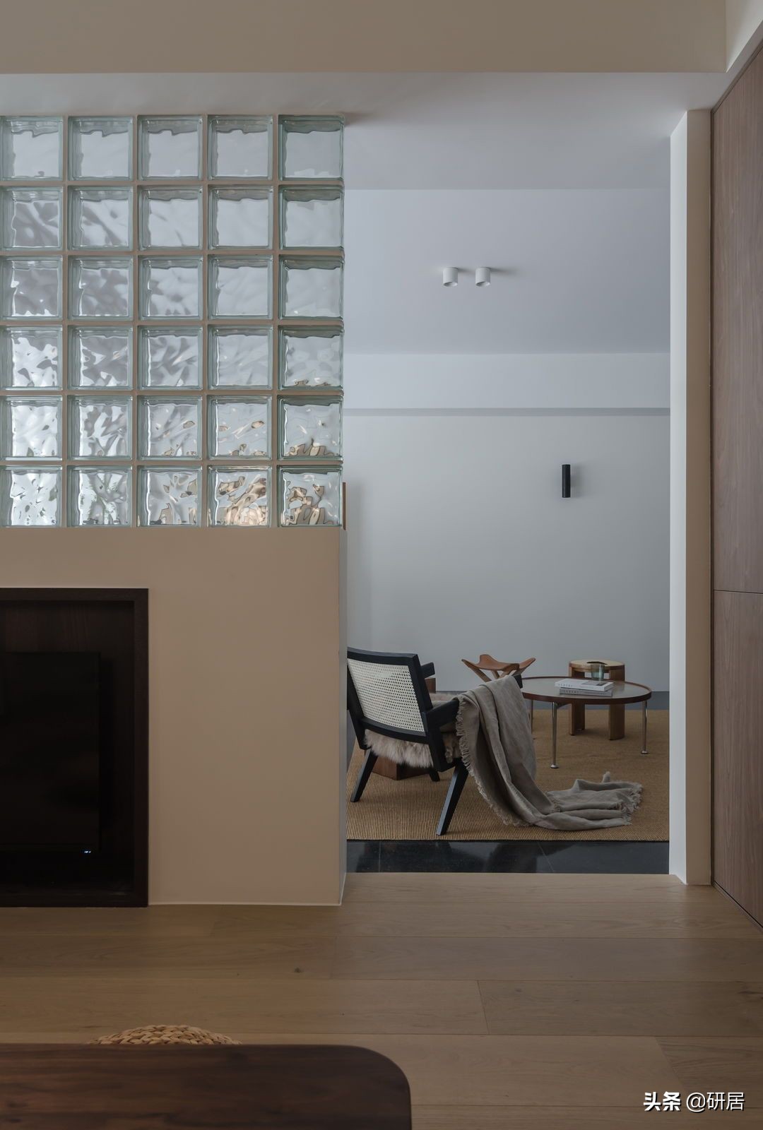 70后大叔的新家，不要门框和踢脚线，全屋化繁为简，氛围清净自然