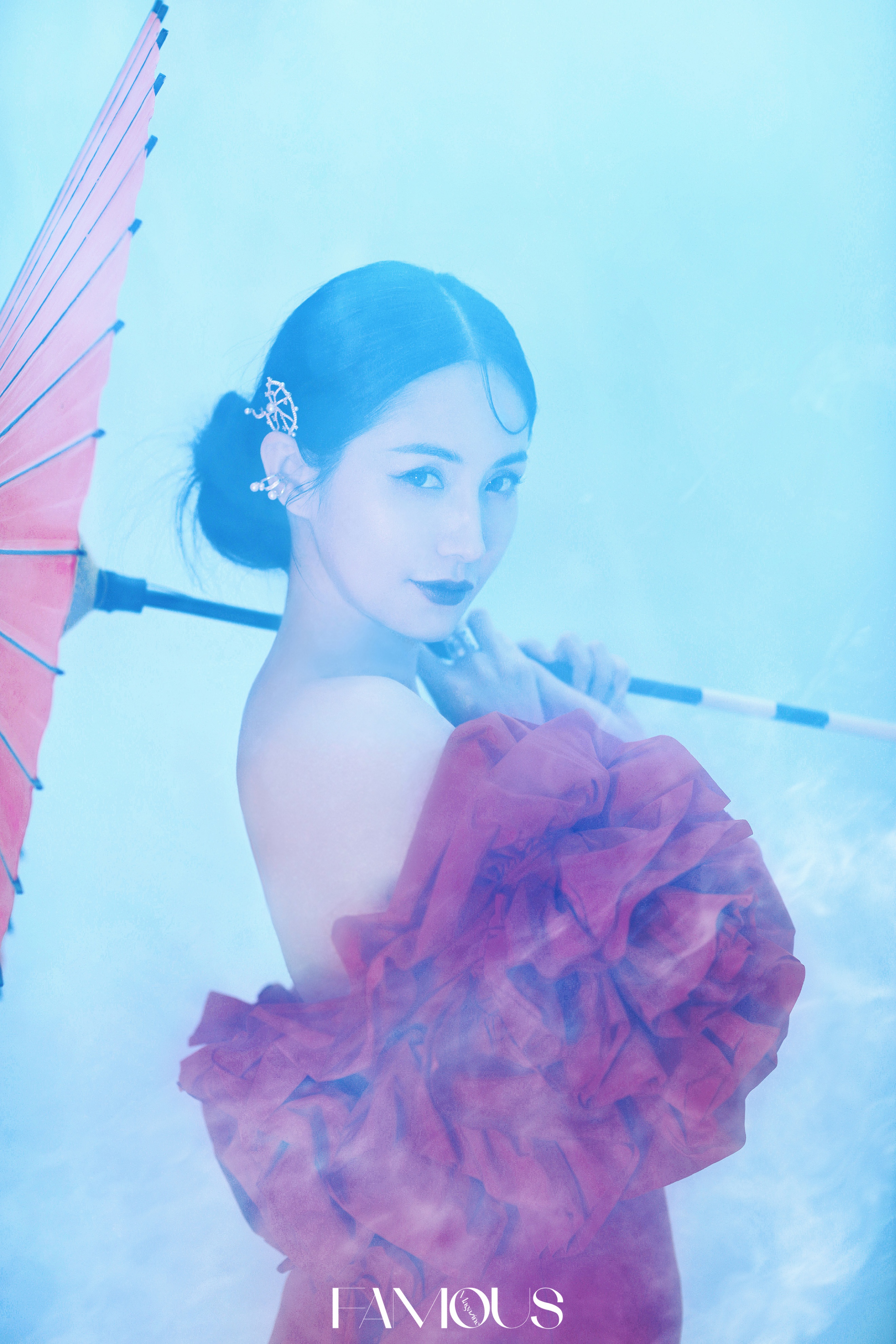 蓝心妍烈焰红唇杂志大片 演绎现代版金镶玉