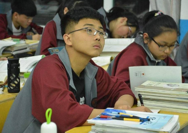 寒门学子庞众望，744分考上清华得校长亲自接待，他有啥特别