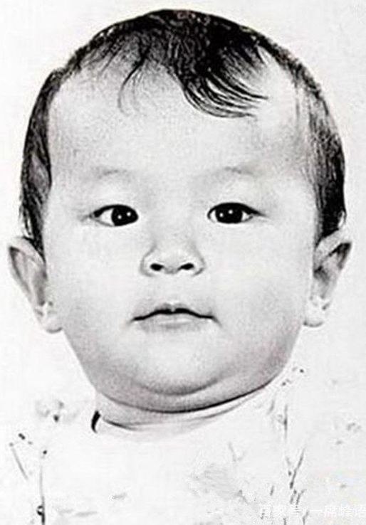 46位明星童年照:李连杰动作好帅!姚晨的嘴巴从小就这么大了?