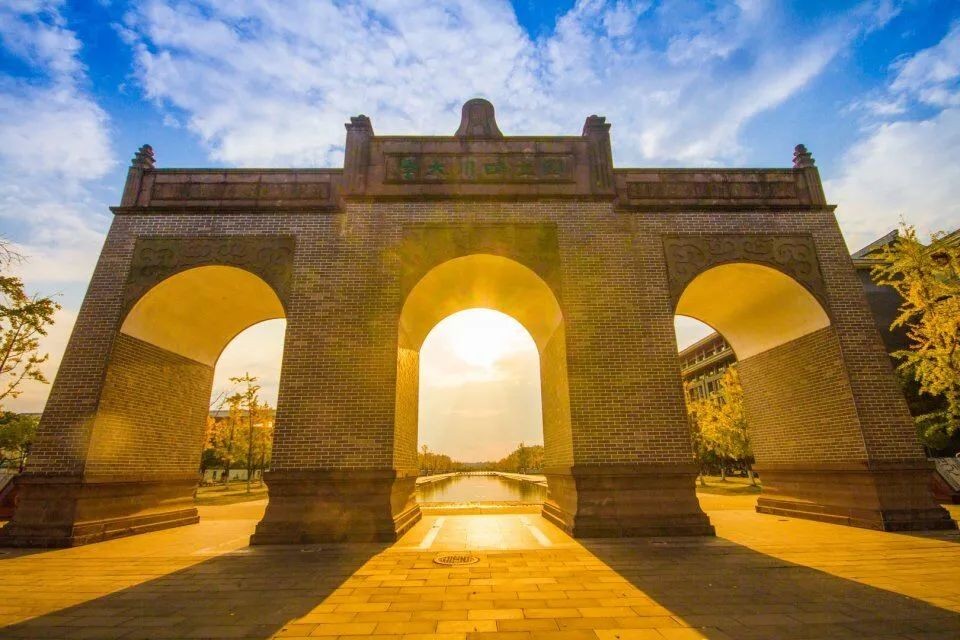 与时代同行，聚有志之士！四川大学：风雨百廿，与你共赴“一流”！