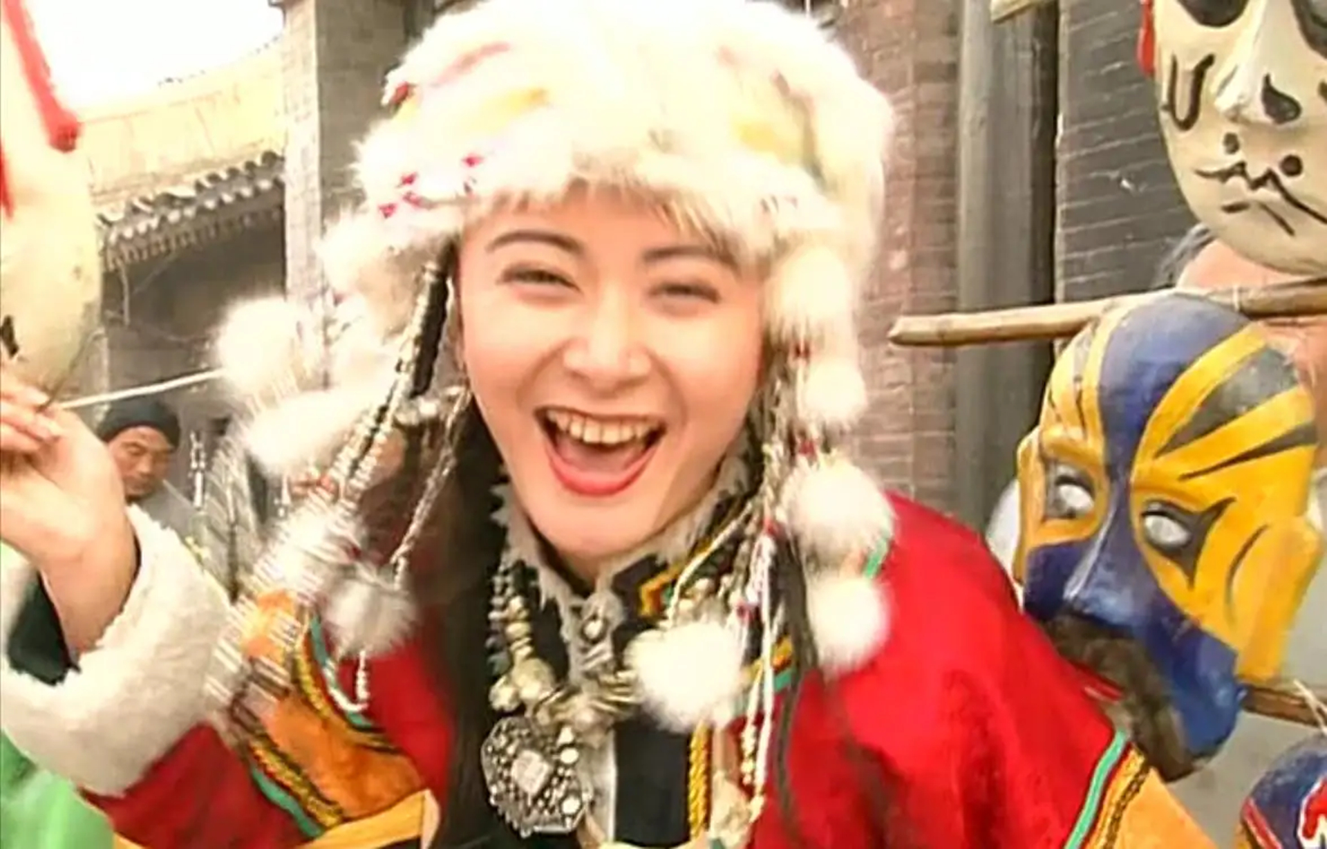 她在《还珠格格》里饰演性格活泼的"塞娅公主"时才上大二,按理说起点