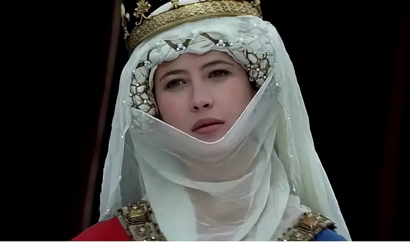 苏菲玛索饰演的太子妃伊莎贝拉原型应该是给小罗伯特·布鲁斯加冕的