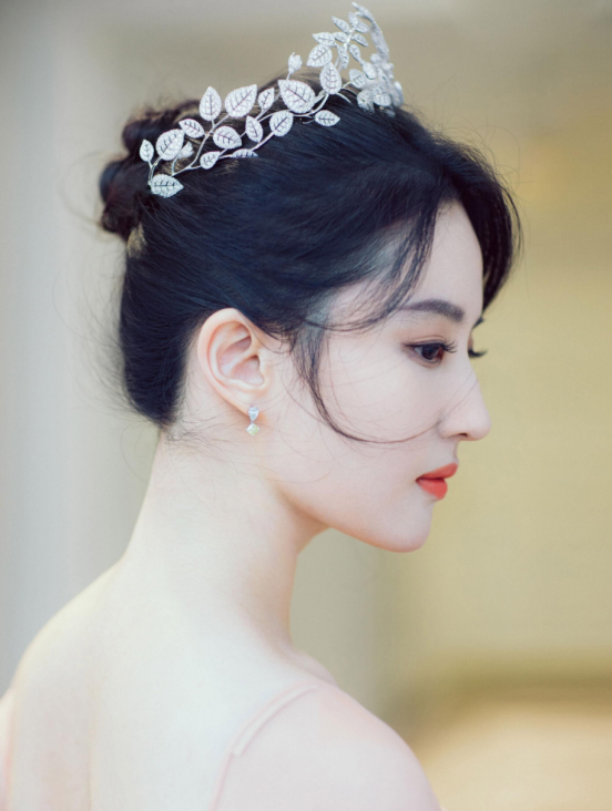 刘亦菲的“侧颜”让我明白，“驼峰鼻”也可以很美