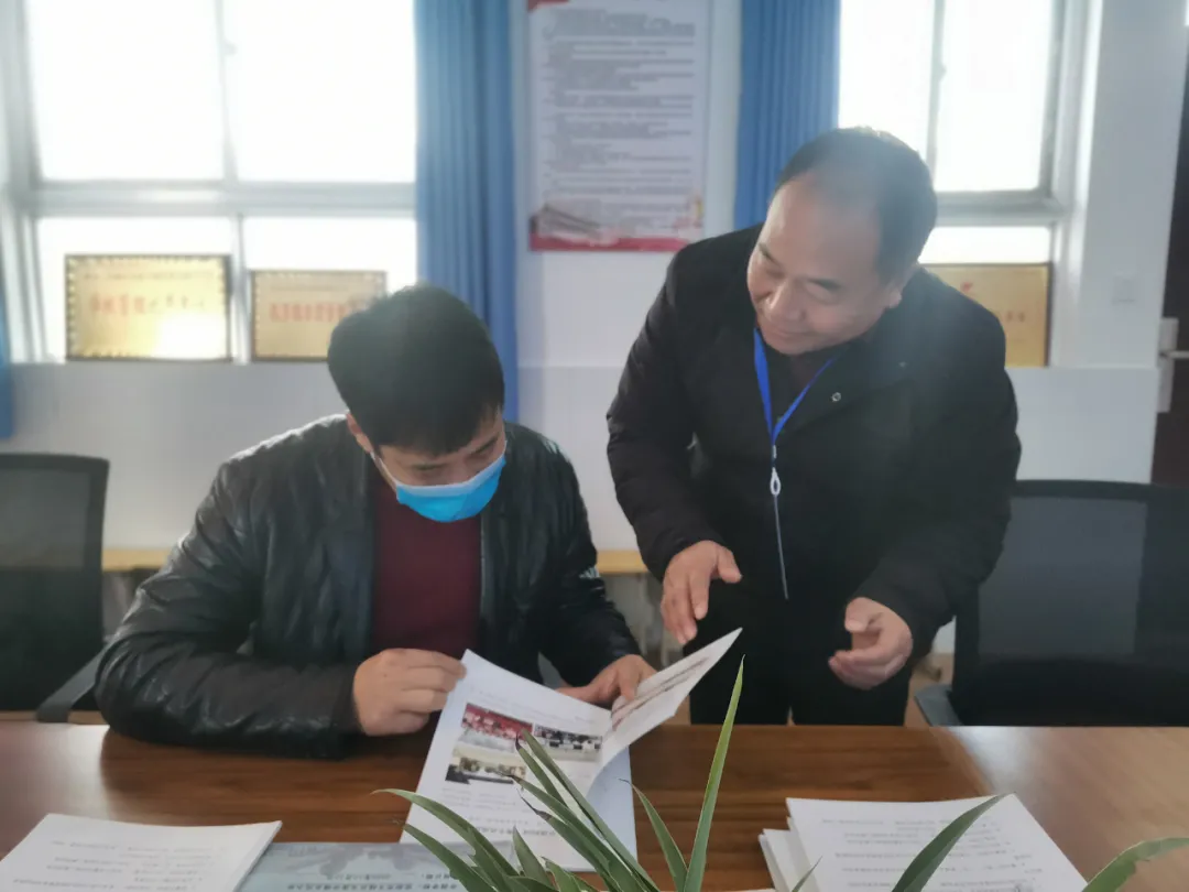 安阳市文峰区委政法委督导东风小学“三零”平安创建工作