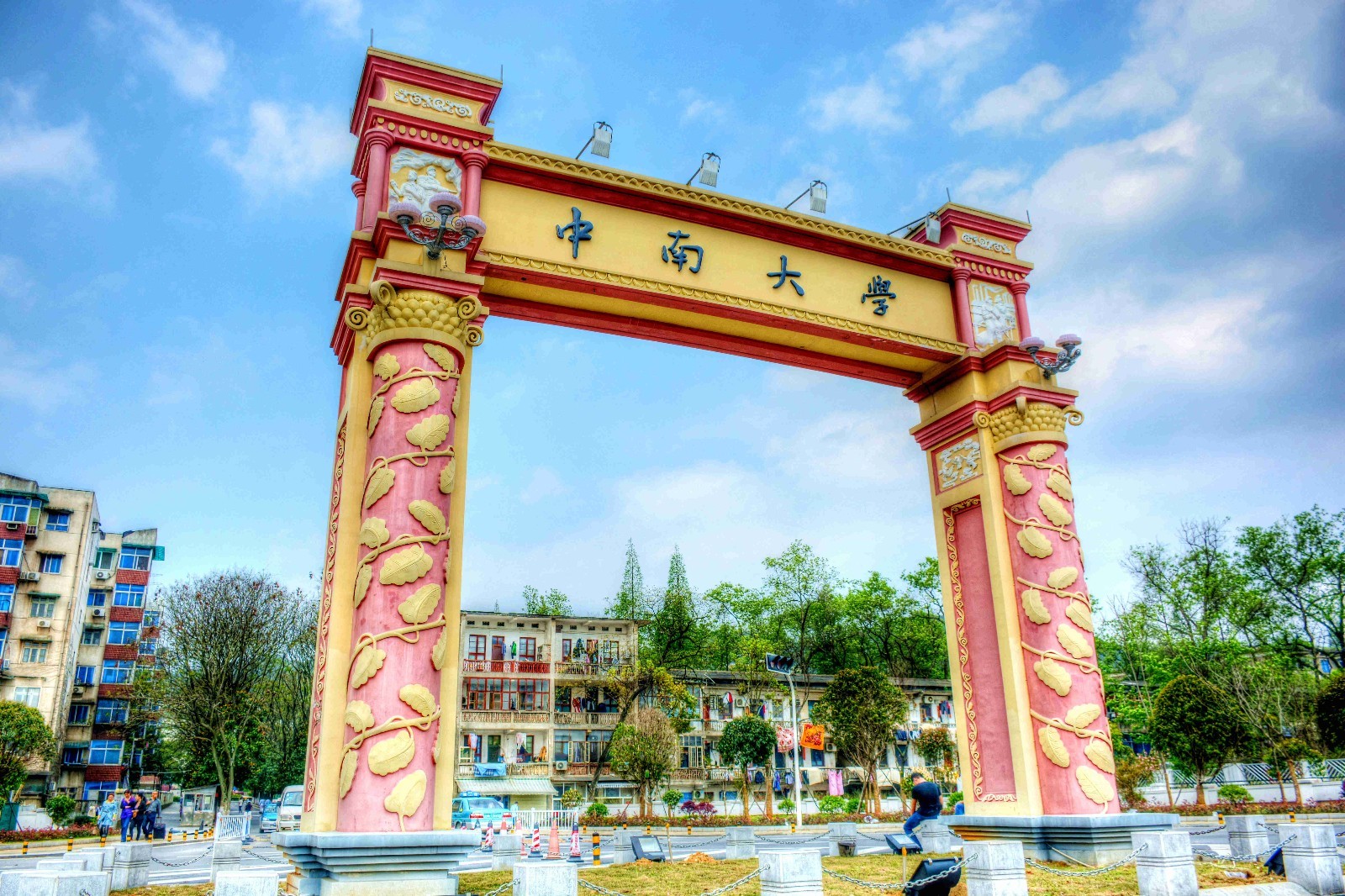 “学渣”逆袭正教授史：22岁攻克世界大难题，23岁升为985教授