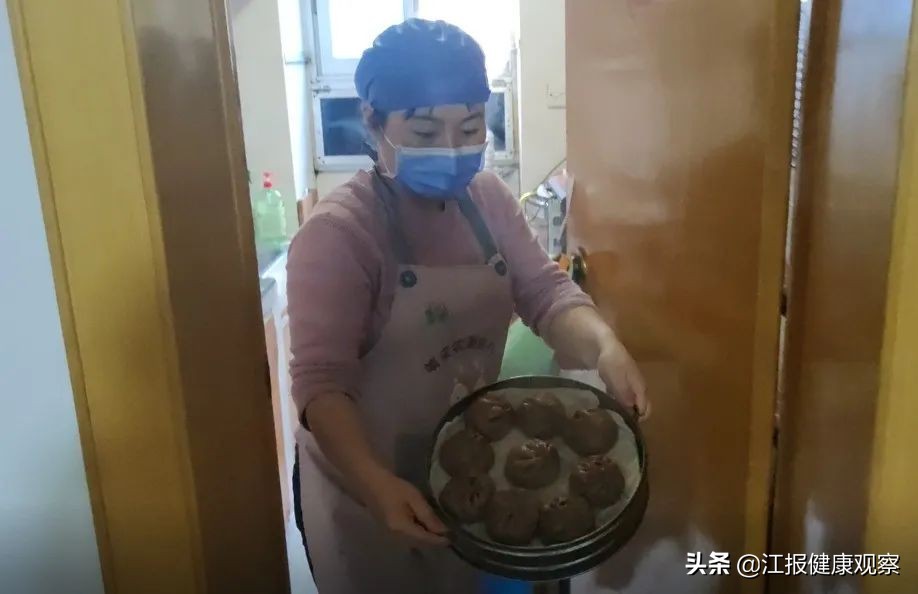 小包子大情怀 鲜花寄温情——南昌市第九医院志愿者让抗疫一线人员感受到“家的味道”