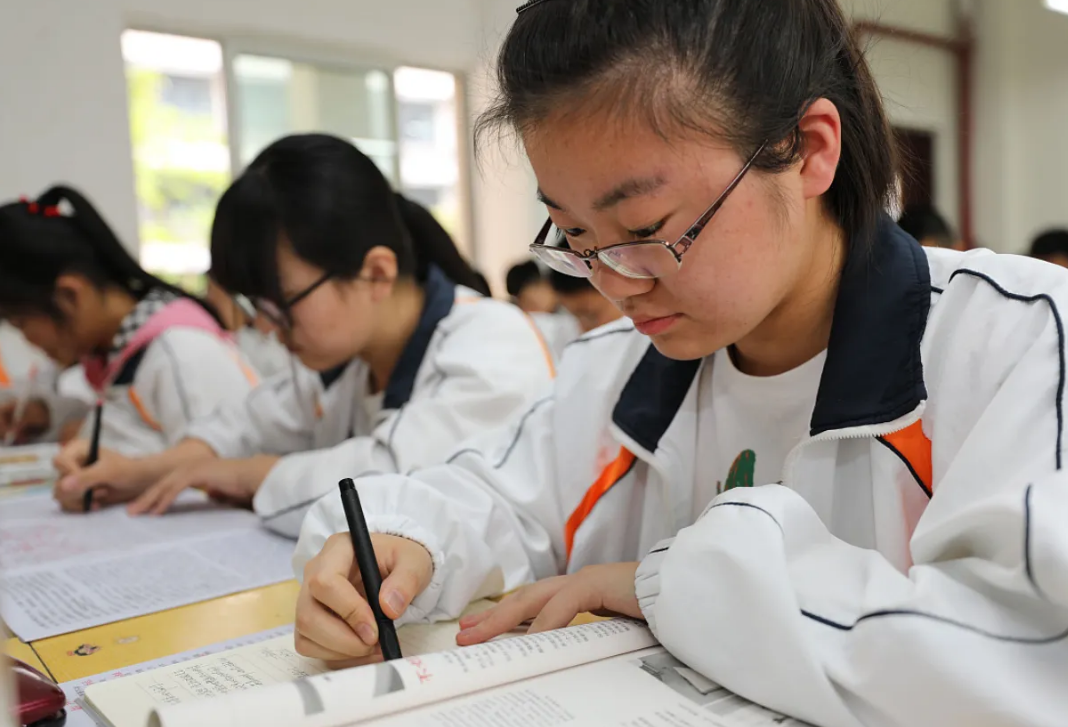 2022高考进入倒计时，学生若想考上本科，分数需要达到多少？