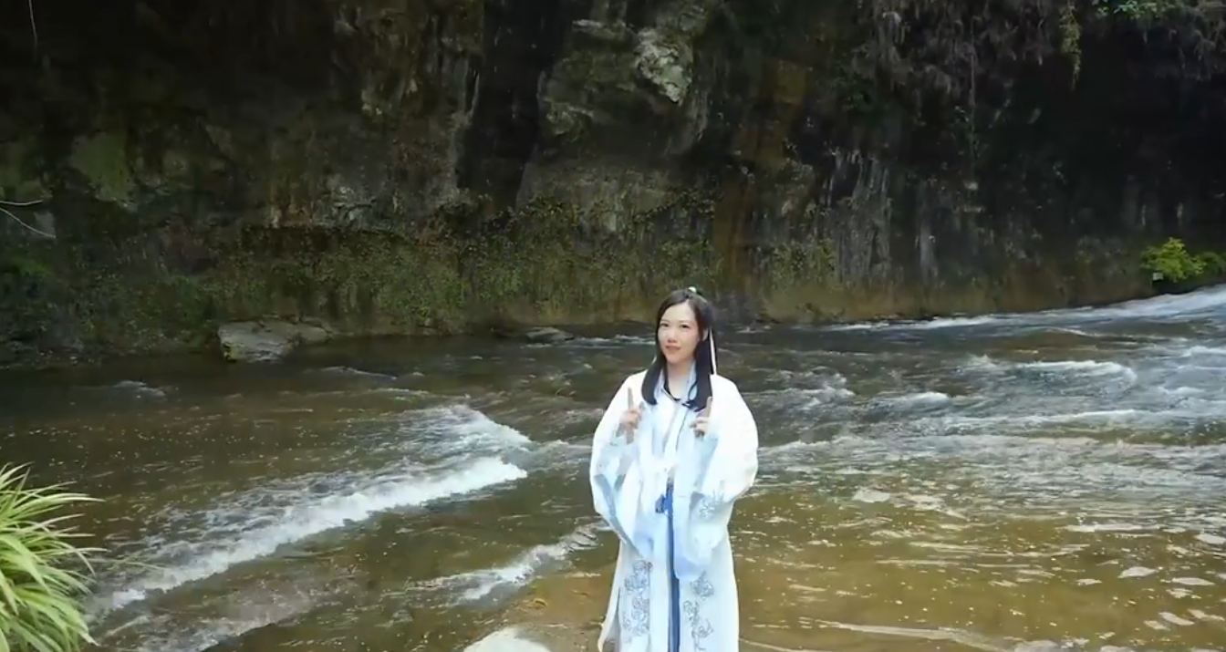 走進“中國最長石板河”邂逅威遠奇特穹窿地貌