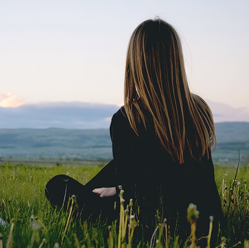 用心也走心的短语短句子,风吹草低见惆怅,抬头至少还有光