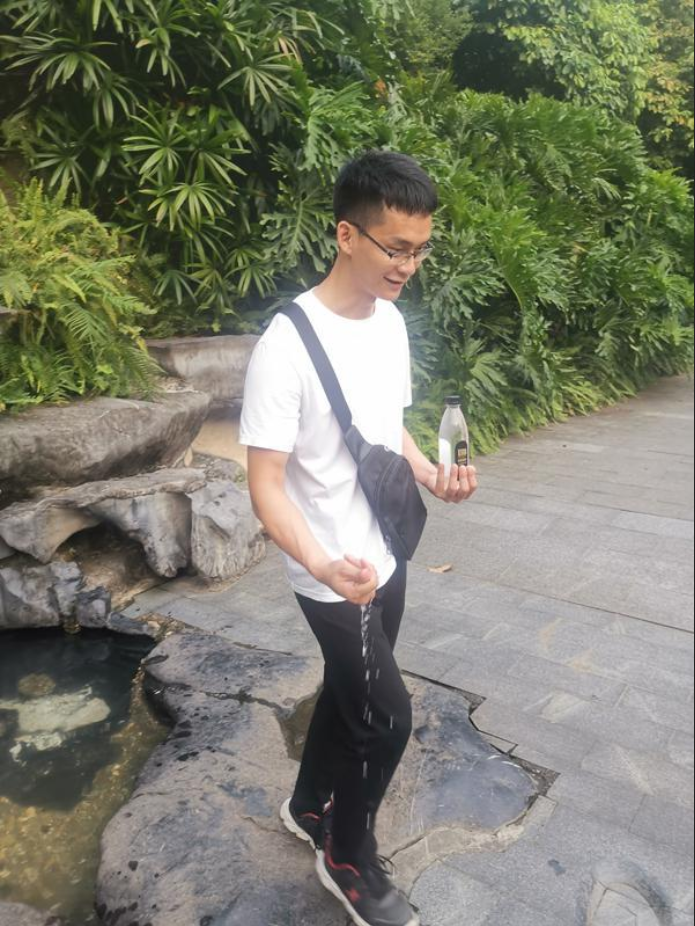 “高考钉子户”唐尚珺：复读12年只为上清华，33岁的他还要再战