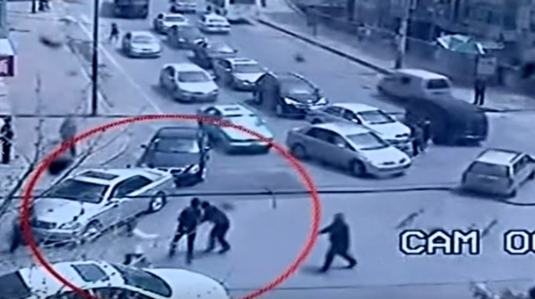 “我爸是大官”韩方奕：当街打死警察，被判死缓不到7年成功减刑