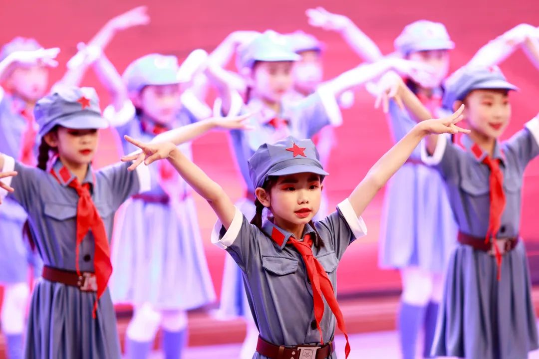 华阳实验小学举行“童星耀五月·艺术绽花开”群舞比赛（续）
