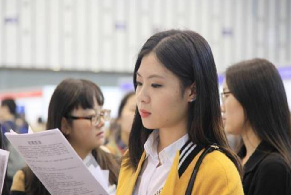 河南一高考状元自愿流浪街头，过往经历曝光后，令人遗憾不已