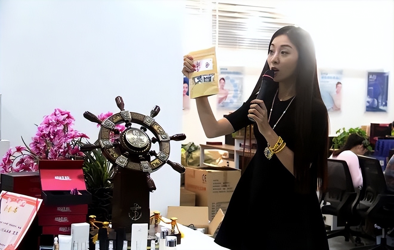 山东女孩李雪珂，24岁年入千万，29岁未婚生仨混血儿：一切靠自己