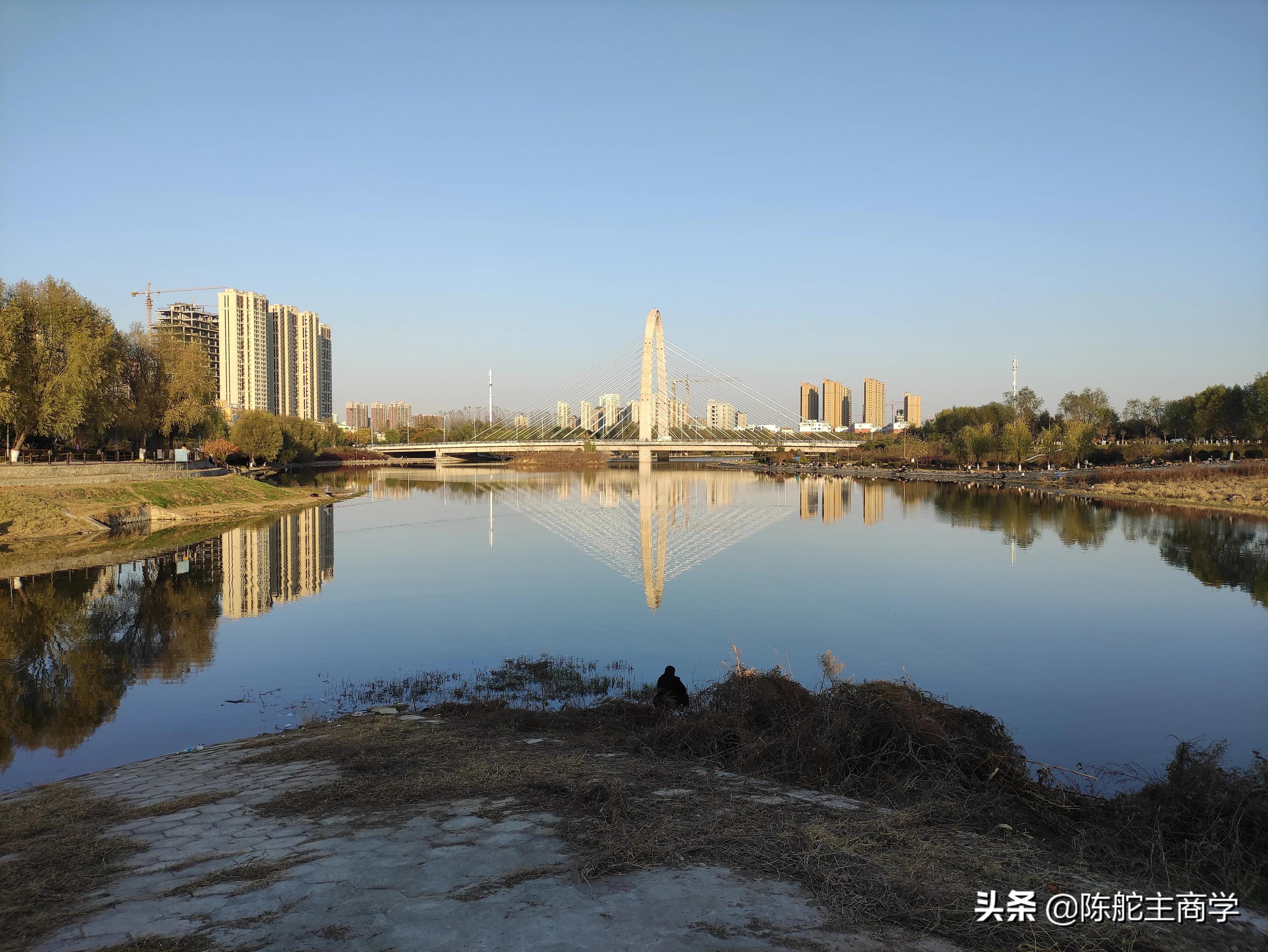 有生意做的老板们，如何通过自媒体给产品引流，日赚500块钱？