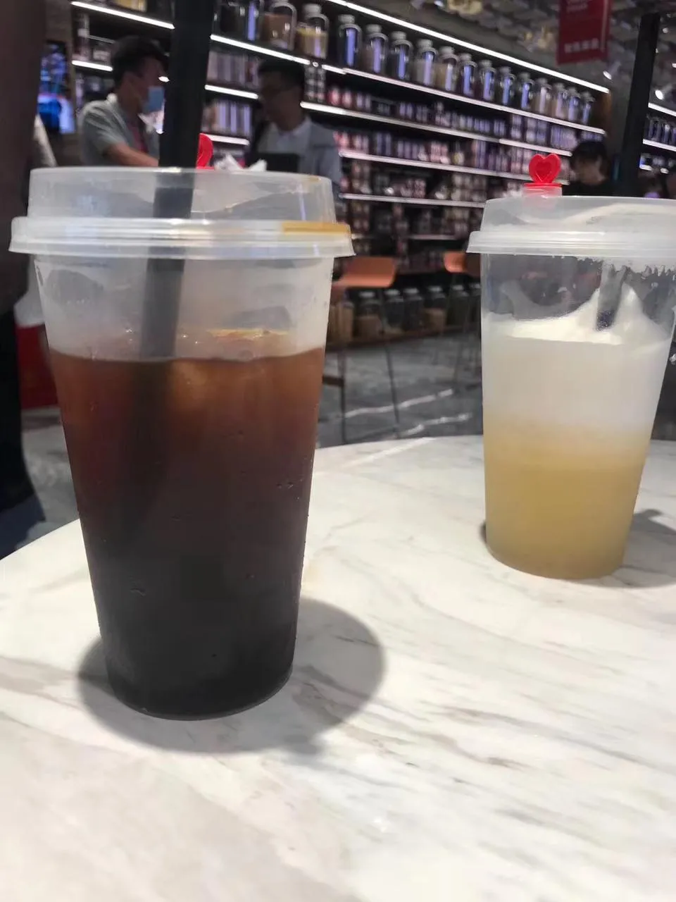 邮局、加油站、药房，为何都在卖咖啡？