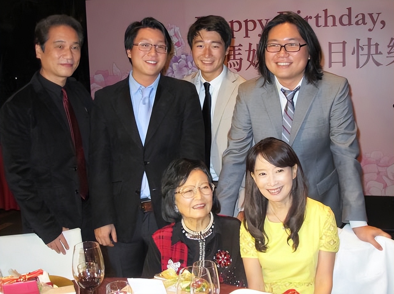 明星悼念安倍遭反感，为何陈美龄成例外？她的经历给出答案