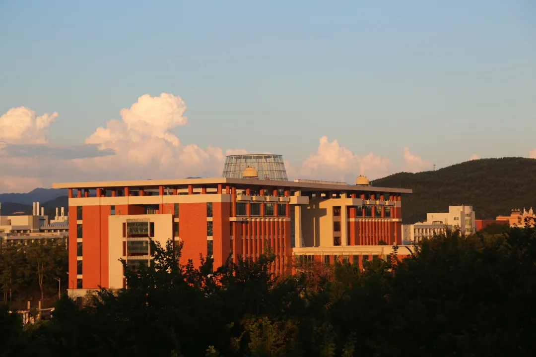 广东民族学院(不用考教资啦)