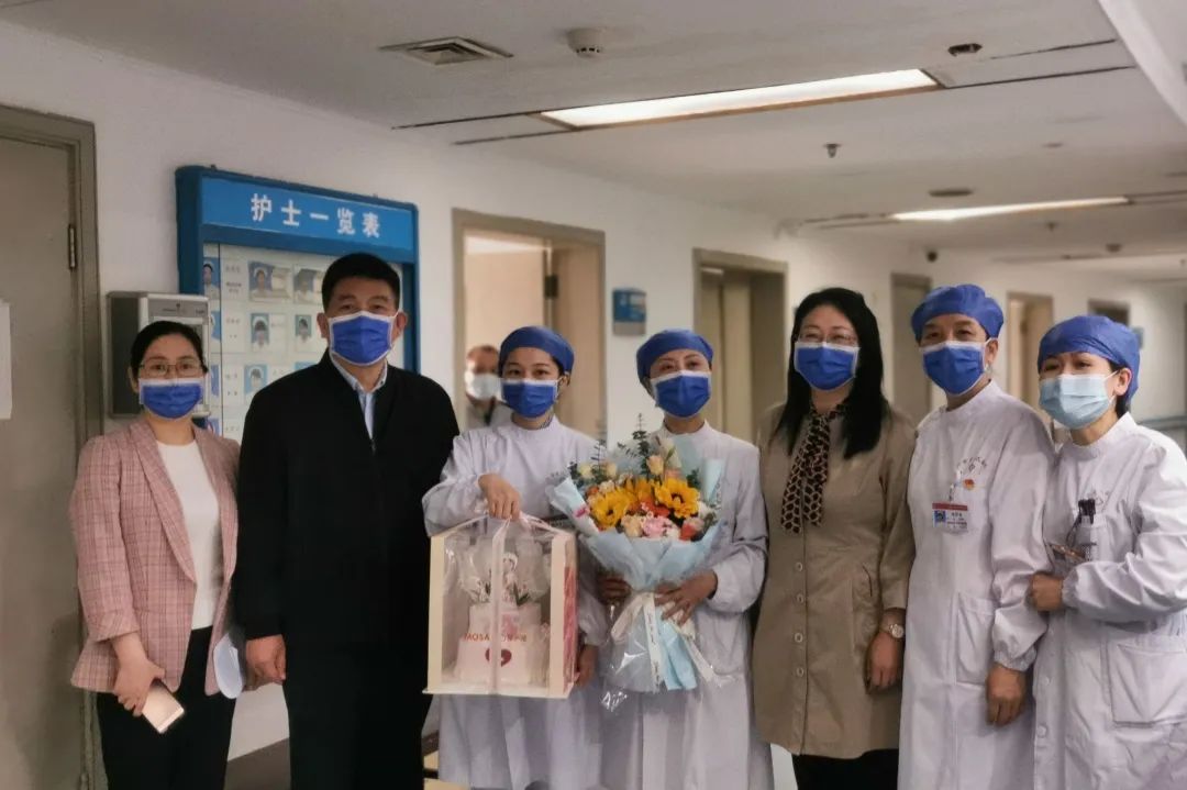 护士节前夕，江西省人民医院领导走访慰问一线护理工作者