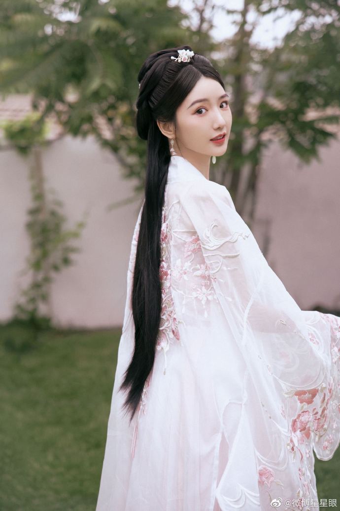 6.7图:刘亦菲 杨幂 周也 任敏 迪丽热巴 陈飞宇 韩庚 杨蓉 檀健次
任嘉伦