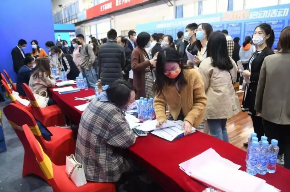 我国收入高的7大国企，不仅工作轻松还给落实户口，赶超公务员