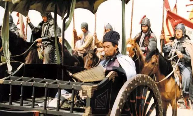 诸葛亮是个什么样的人？演义中被传得神乎其神