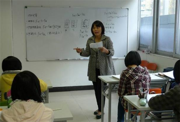 中小学寒假新通知：“违规补课”记入个人诚信档案，直接影响考公