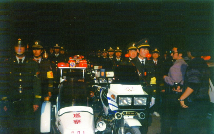 2010年卧底警察宋名扬，病休后又贩毒被抓，审判时公安送来奖章