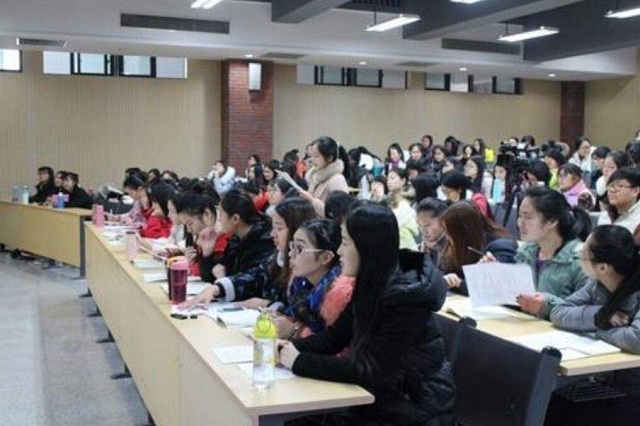 33岁大学生范成金：住家啃老10余年，却说父母毁了她的一生