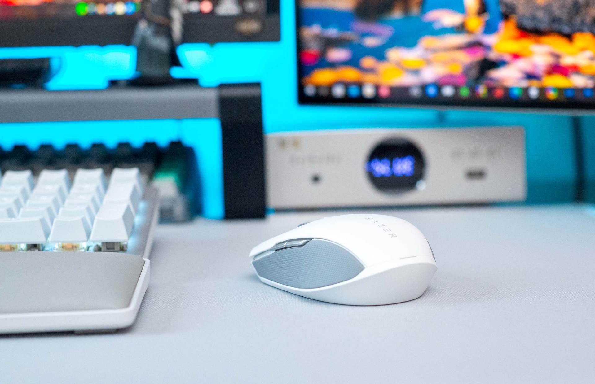 桌面改造 2.0，兼顾生产力与娱乐性的一体化空间