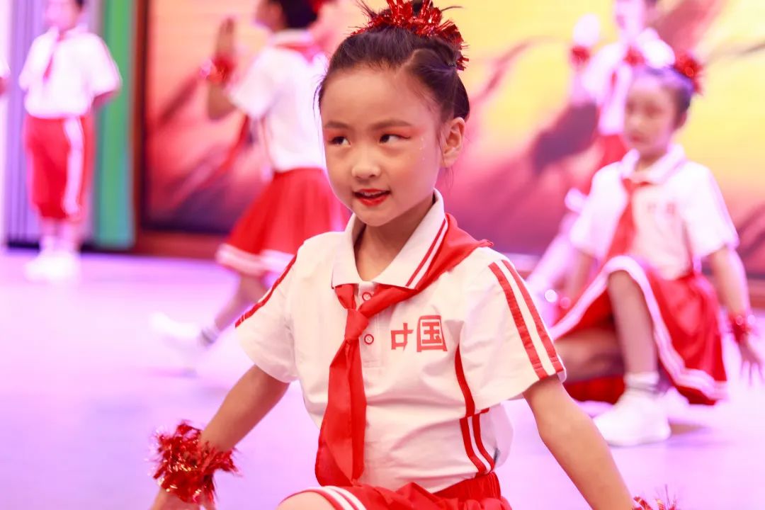 华阳实验小学举行“童星耀五月·艺术绽花开”群舞比赛（续）