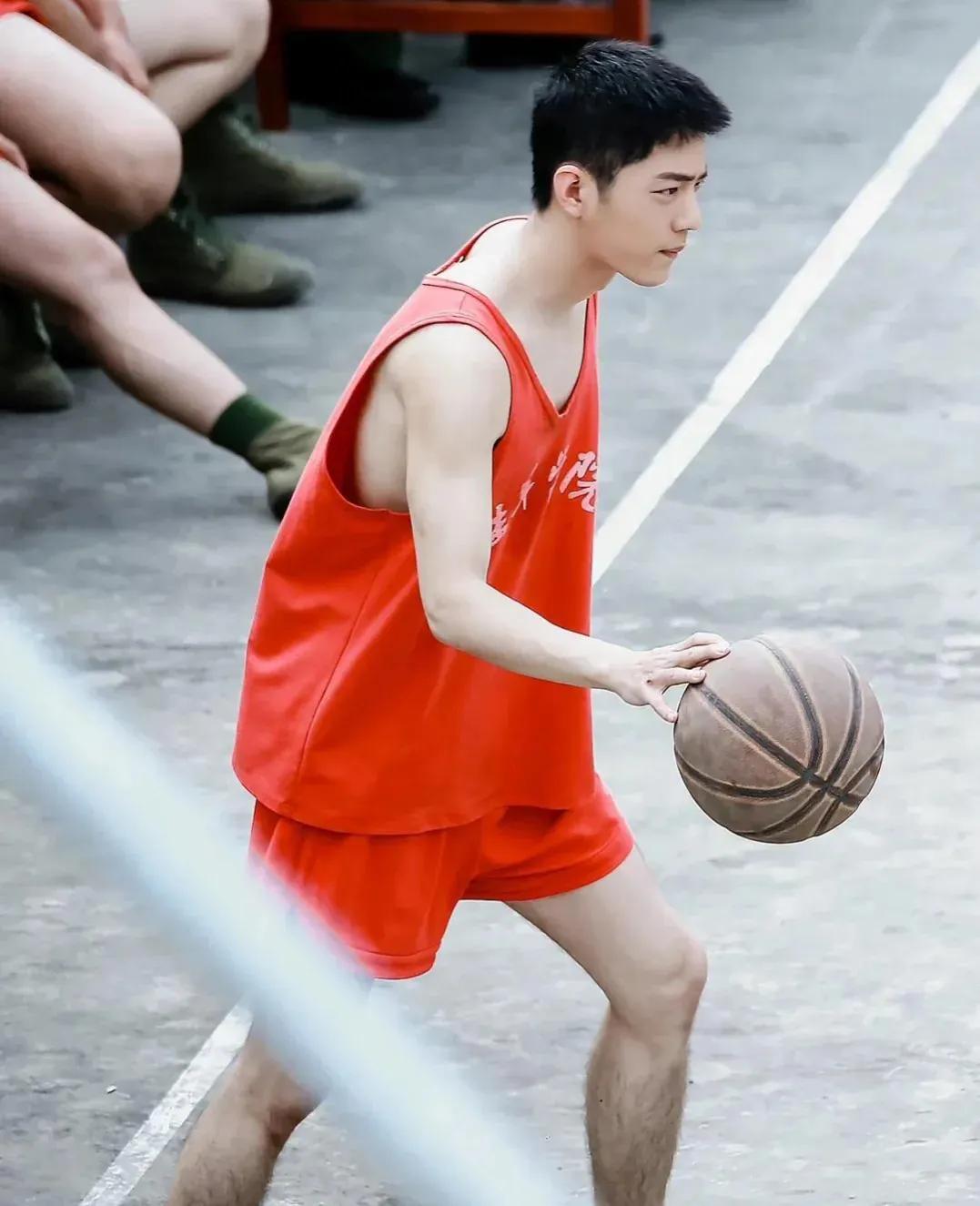 打篮球的男生真的很有魅力！8位男星，谁是你心中的“流川枫”?