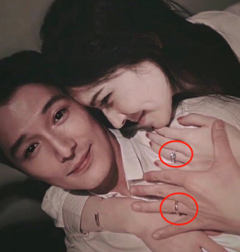 邱泽许玮甯官宣结婚！晒亲密合影大秀恩爱，贴身搂抱手上钻戒吸睛