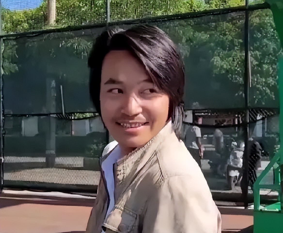 云南小伙再现周星驰经典，样貌造型酷似，如同星爷本尊归来