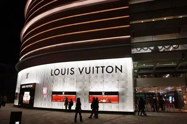 诚心建议：大牌羽绒服别在网上买，相当于交智商税，吃亏的是自己