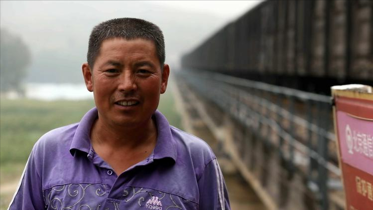 油罐火车被放羊人拦住，政府却奖励了30万元，他后来过得咋样？