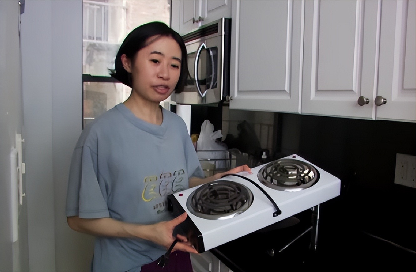 哈佛毕业女白领：20年不买内衣，厕纸晾干重复用，在纽约买套房