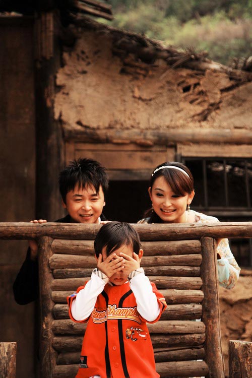 歌坛伉俪冯晓泉与曾格格：“421家庭”的幸福与烦恼