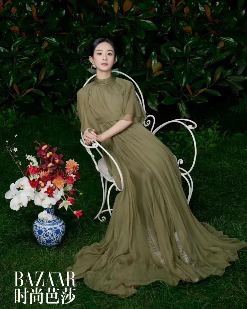 赵丽颖时尚芭莎新照出炉，颖宝非常有气场