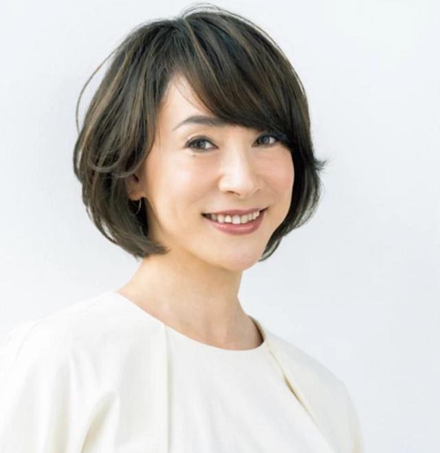 40-50岁的圆脸中年女人，适合留什么样的短发？