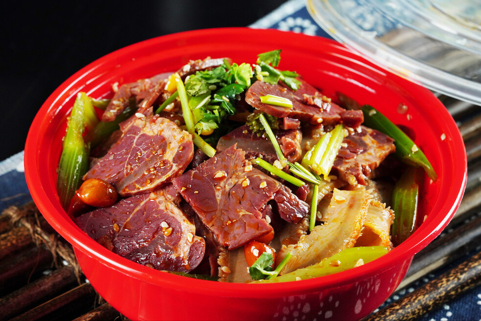 自制酱牛肉，切忌直接下锅炖，谨记“1腌2泡”，肉嫩筋软超入味